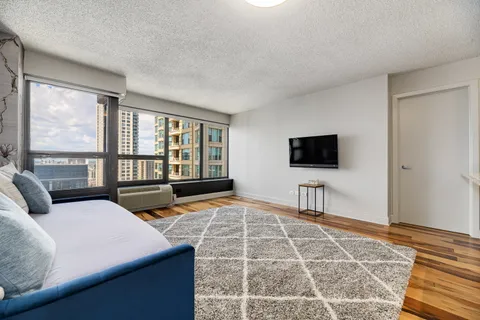 $2,550 | 30 East Huron Street, Unit 3105, Chicago, IL 60611