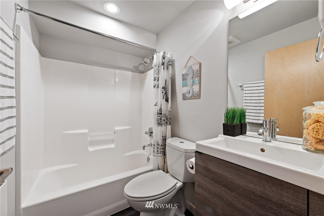 985 North 45th Street Seattle, WA 98103 - Photo 12 of 27