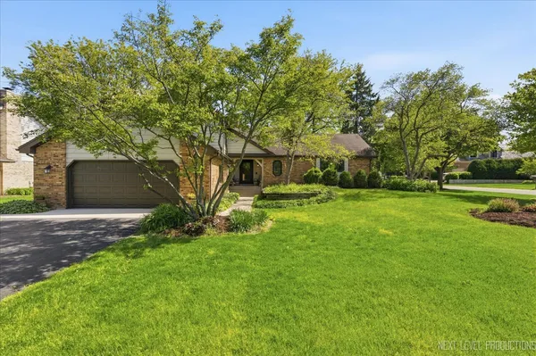 $575,000 | 1628 Country Squire Drive, Geneva, IL 60134