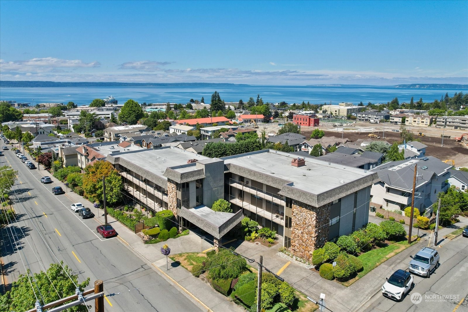 655 Main Street, Unit 202 Edmonds, WA 98020 - Photo 3 of 40