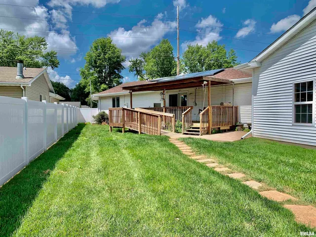 $225,000 | 309 West Vandalia Road, Jacksonville, IL 62650