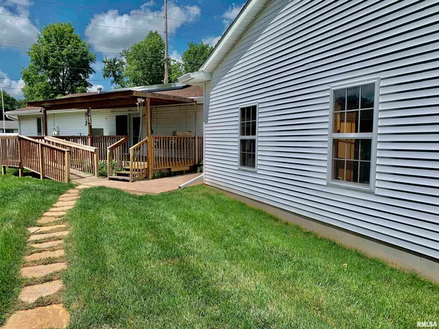 $225,000 | 309 West Vandalia Road, Jacksonville, IL 62650