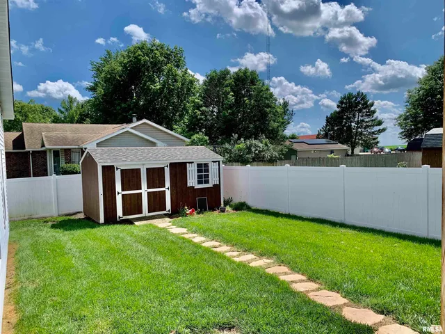 $225,000 | 309 West Vandalia Road, Jacksonville, IL 62650