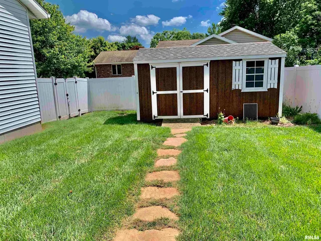 $225,000 | 309 West Vandalia Road, Jacksonville, IL 62650