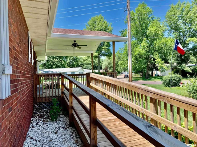 $225,000 | 309 West Vandalia Road, Jacksonville, IL 62650