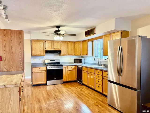 $225,000 | 309 West Vandalia Road, Jacksonville, IL 62650