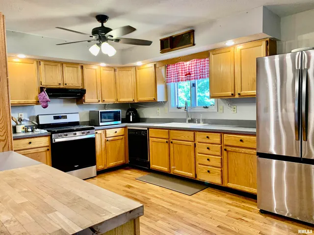 $225,000 | 309 West Vandalia Road, Jacksonville, IL 62650