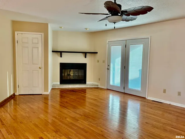 $225,000 | 309 West Vandalia Road, Jacksonville, IL 62650