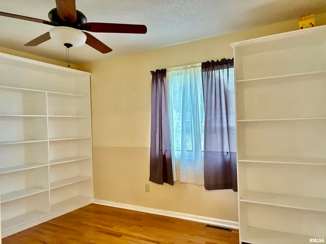 $225,000 | 309 West Vandalia Road, Jacksonville, IL 62650