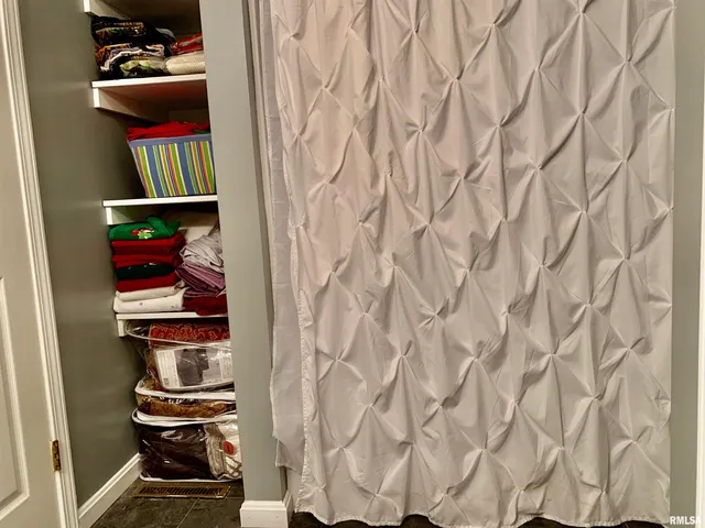 $225,000 | 309 West Vandalia Road, Jacksonville, IL 62650