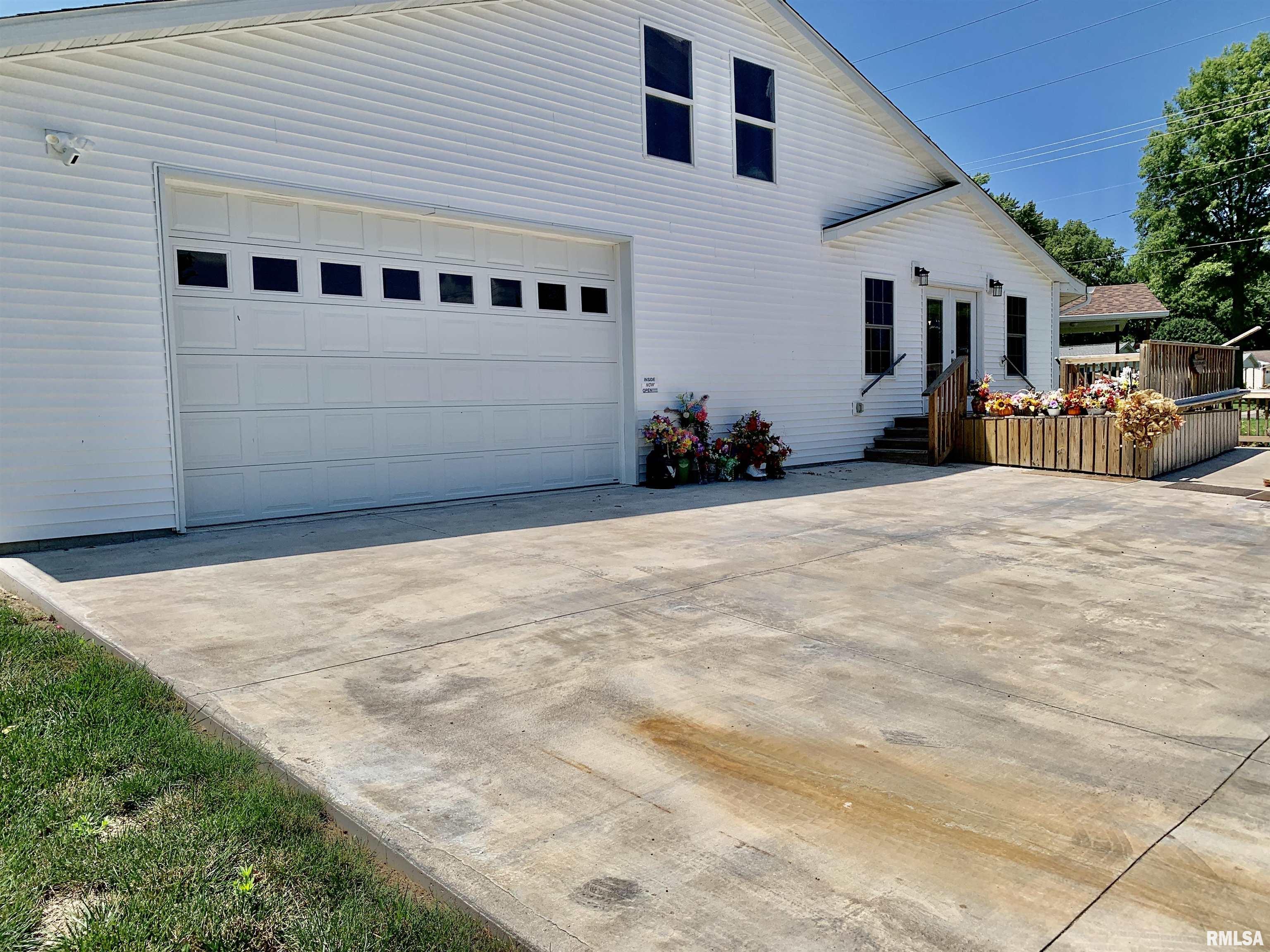 309 West Vandalia Road Jacksonville, IL 62650 - Photo 4 of 71