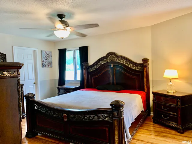 $225,000 | 309 West Vandalia Road, Jacksonville, IL 62650