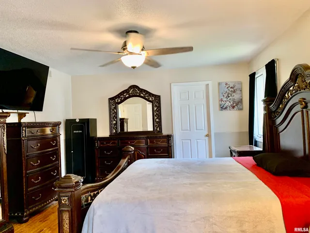 $225,000 | 309 West Vandalia Road, Jacksonville, IL 62650