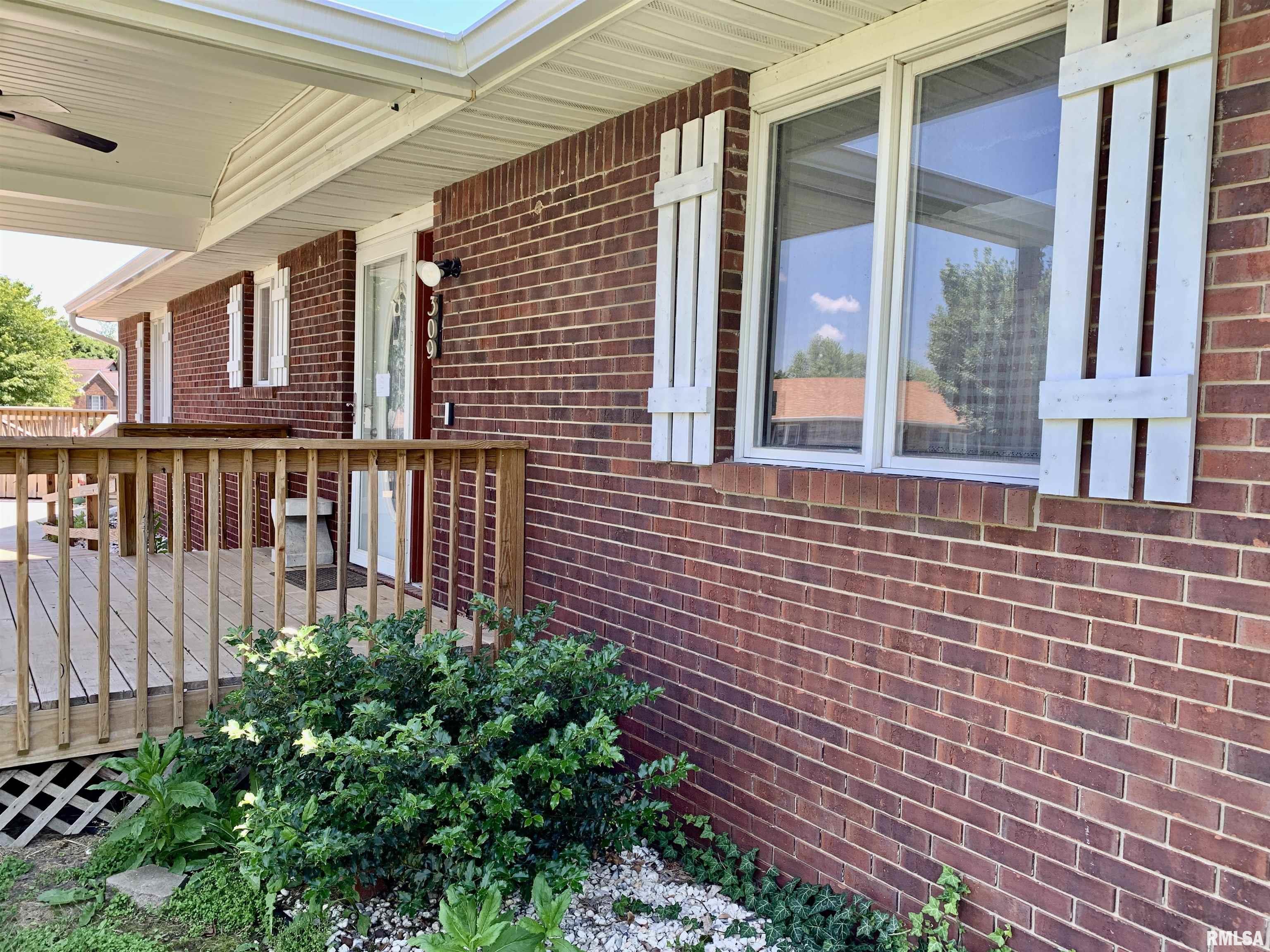 309 West Vandalia Road Jacksonville, IL 62650 - Photo 5 of 71