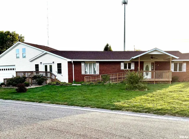 $225,000 | 309 West Vandalia Road, Jacksonville, IL 62650