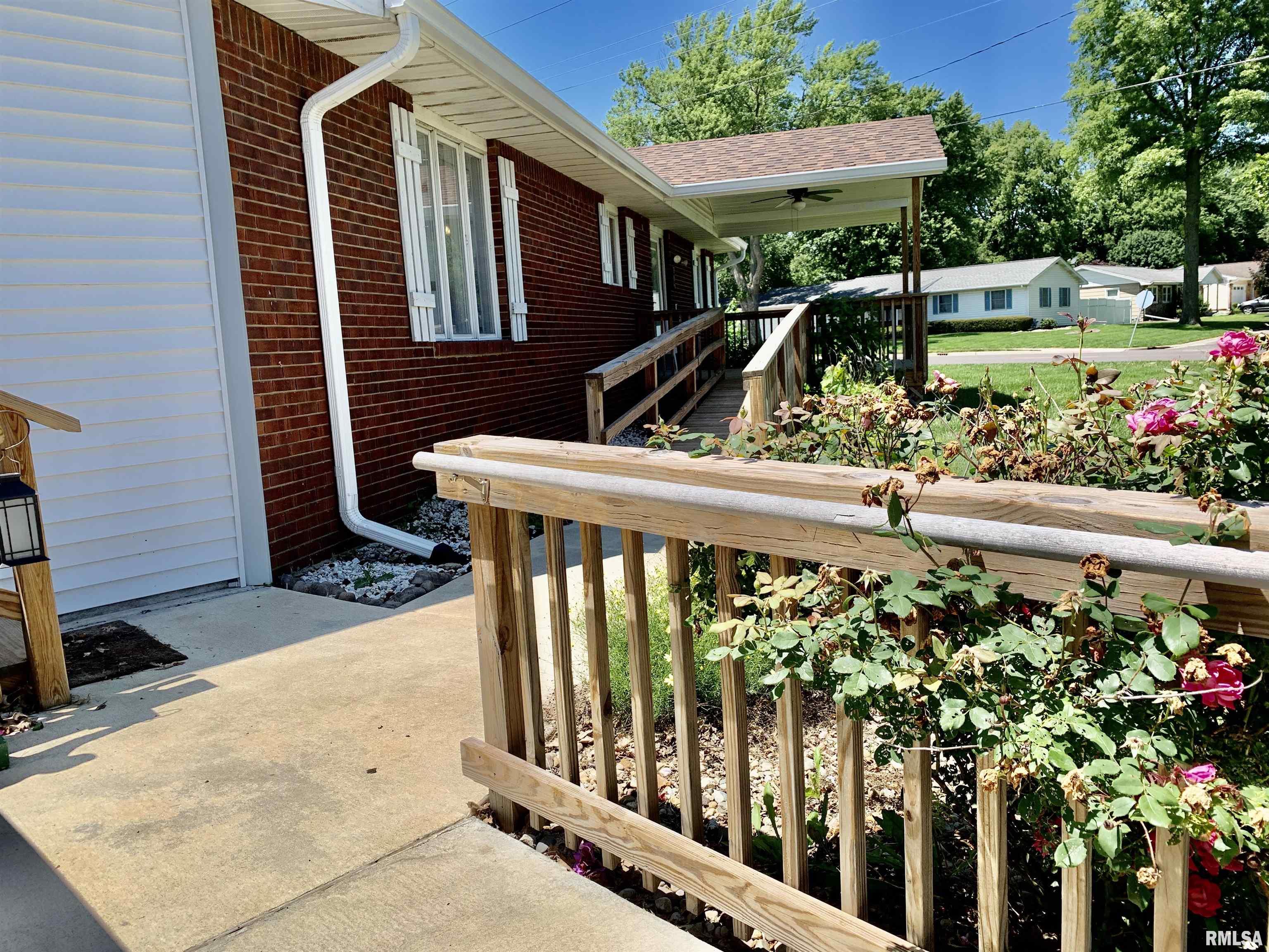 309 West Vandalia Road Jacksonville, IL 62650 - Photo 8 of 71