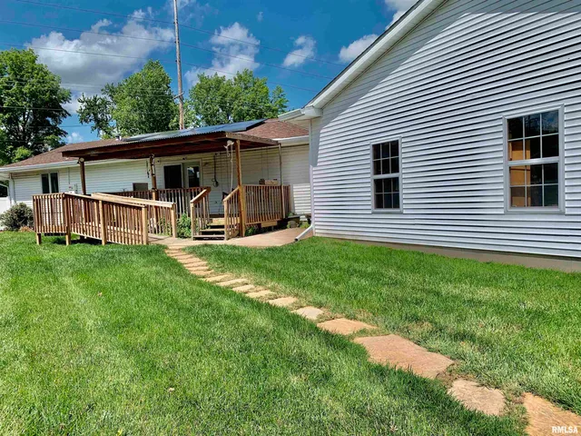 $225,000 | 309 West Vandalia Road, Jacksonville, IL 62650