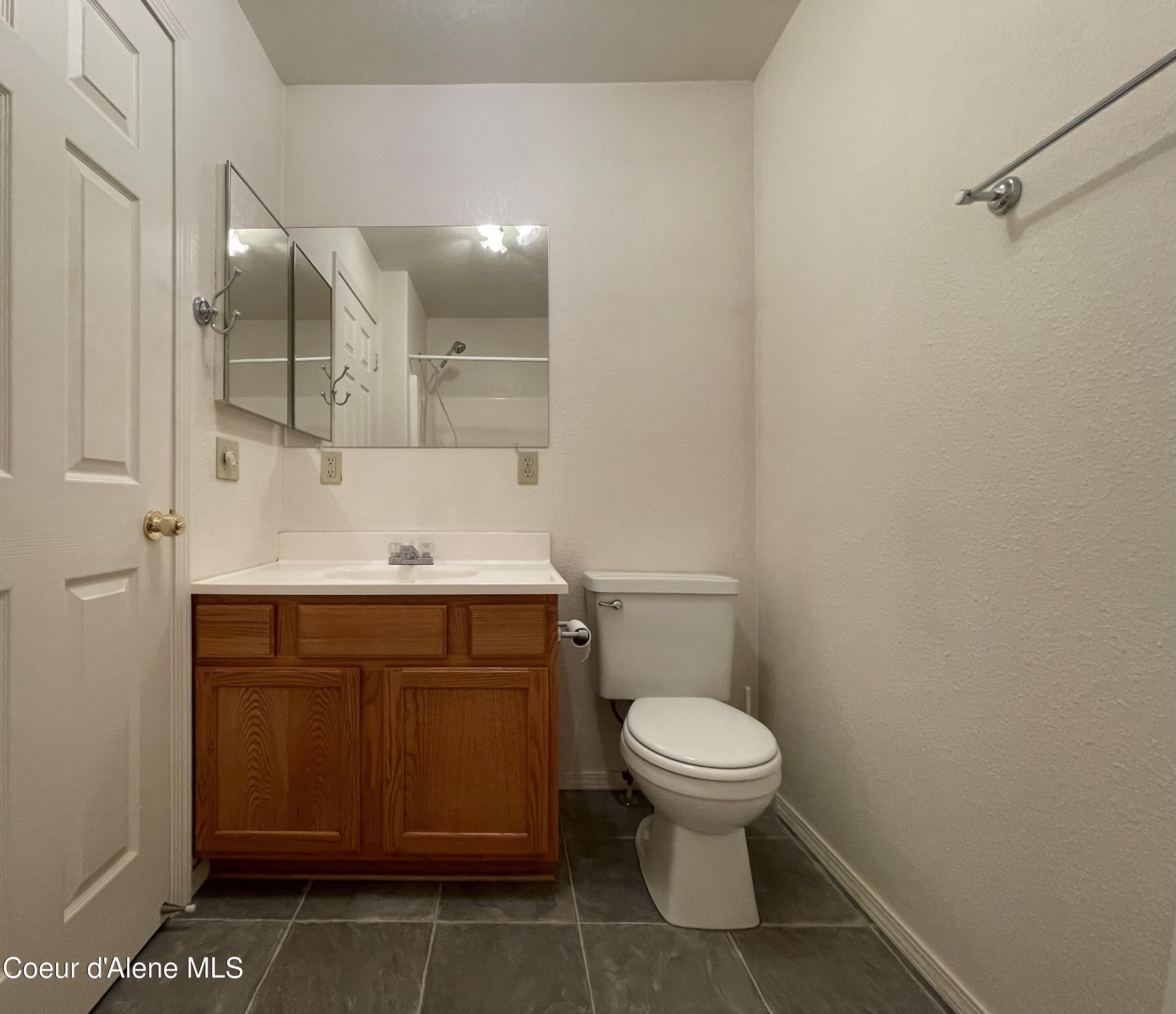 1201 Spruce Street Sandpoint, ID 83864 - Photo 32 of 47 Full Guest Bath w Corian Counter