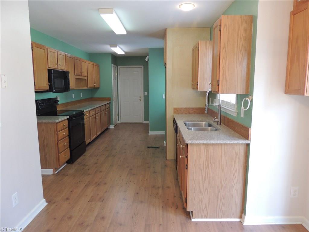 7606 Keating Drive Oak Ridge, NC 27310 - Photo 5 of 30 Kitchen