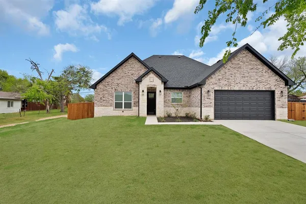 $440,500 | 906 North State Street, Decatur, TX 76234