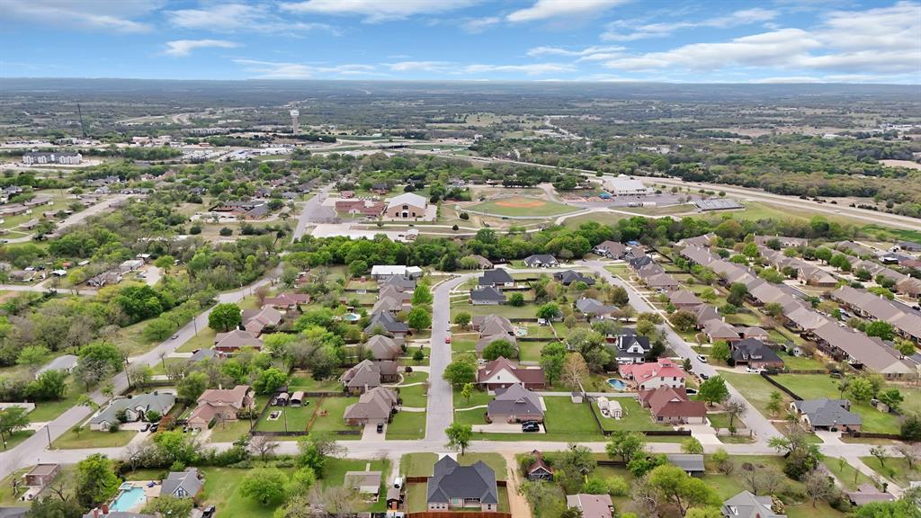 906 North State Street Decatur, TX 76234 - Photo 7 of 40