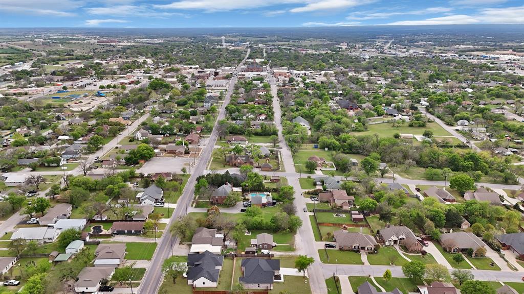 906 North State Street Decatur, TX 76234 - Photo 8 of 40