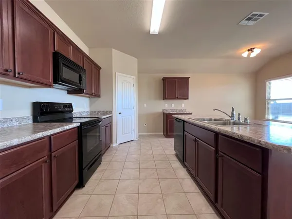 $1,950 | 319 Plum Drive, Josephine, TX 75173