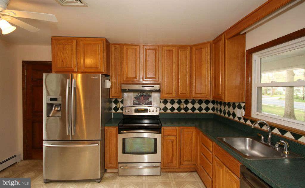 15903 Bond Mill Road Laurel, MD 20707 - Photo 4 of 21 Kitchen