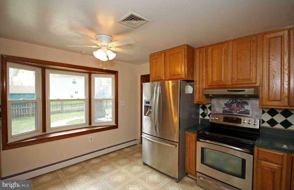 15903 Bond Mill Road Laurel, MD 20707 - Photo 6 of 21 Kitchen