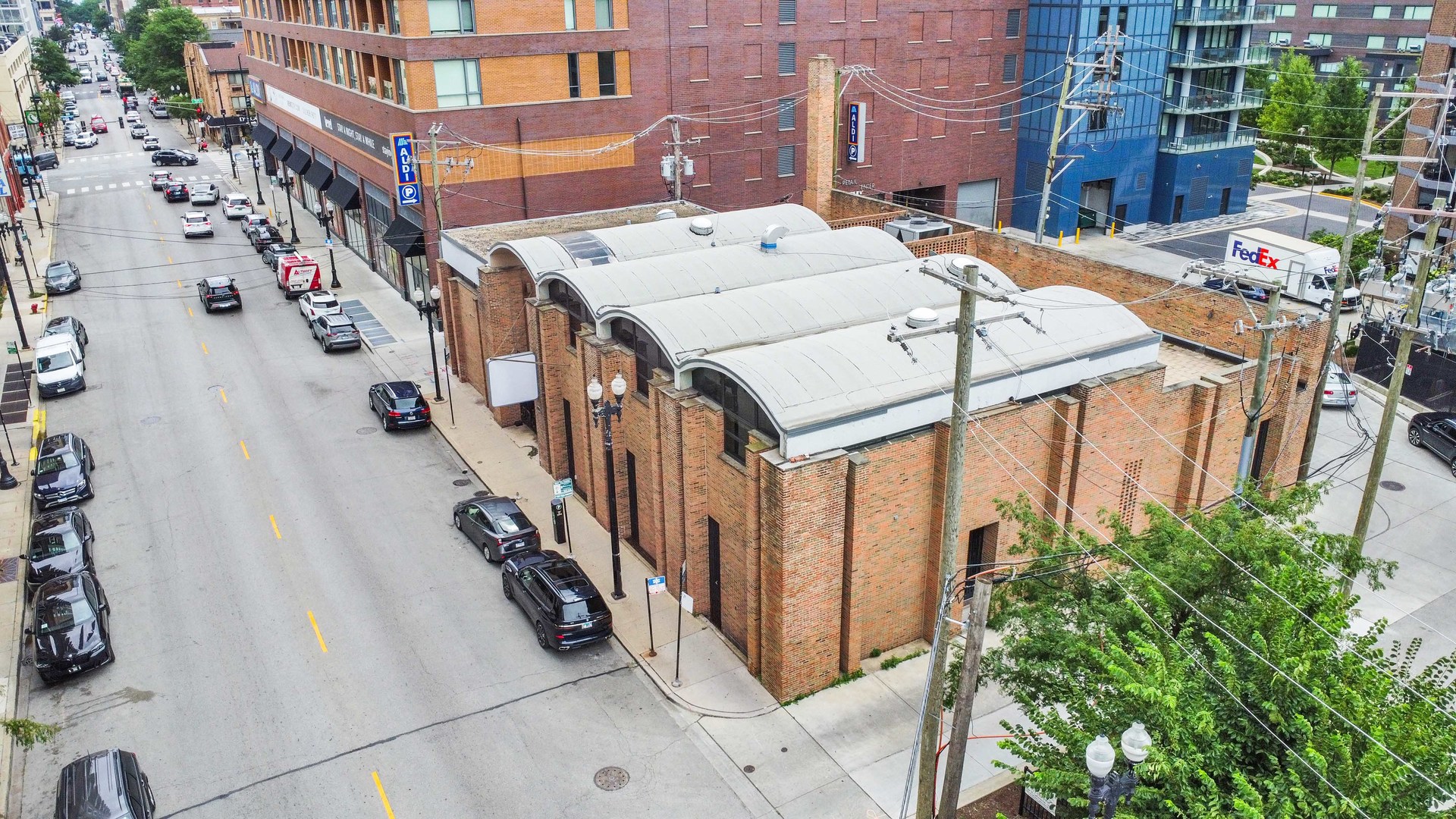 225 West Division Street Chicago, IL 60610 - Photo 11 of 13 a view of a buildings with entryway and a yard