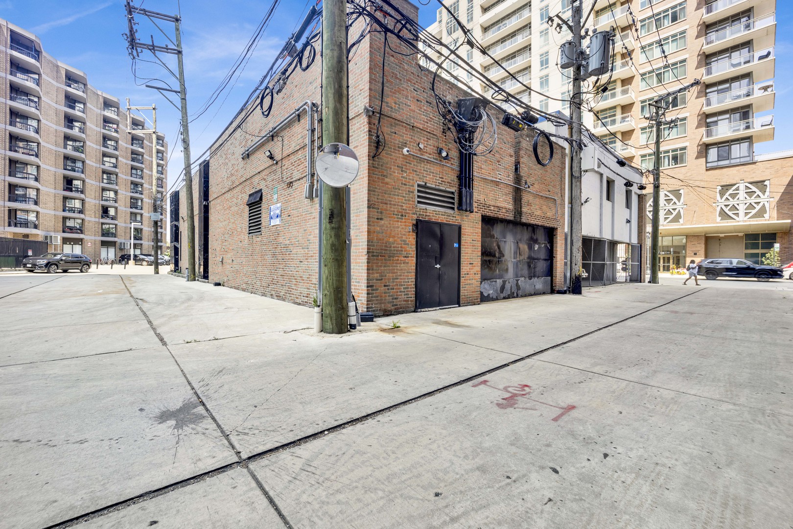 225 West Division Street Chicago, IL 60610 - Photo 6 of 13 a view of a building along the street