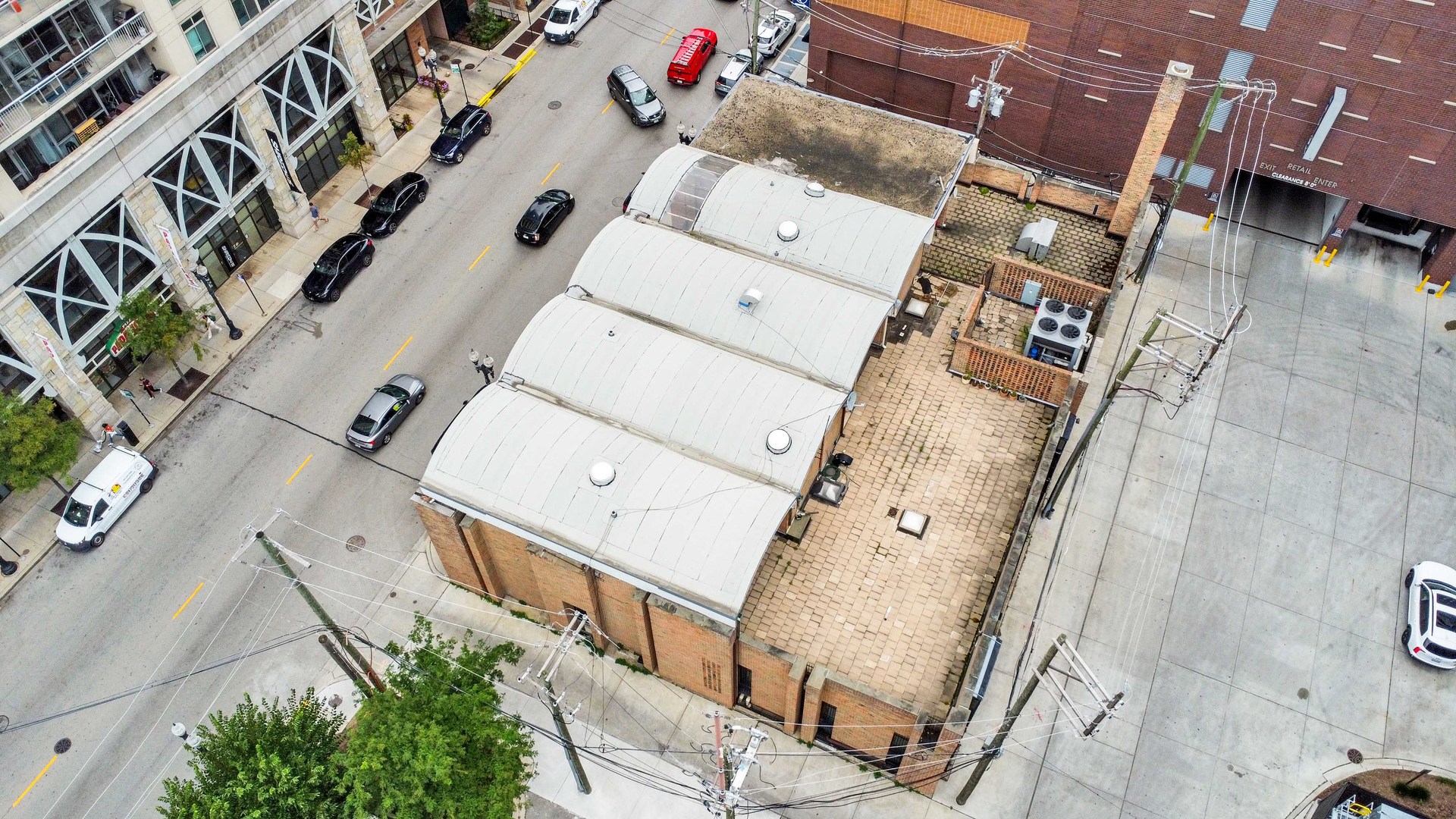 225 West Division Street Chicago, IL 60610 - Photo 8 of 13 an aerial view of a house with a yard
