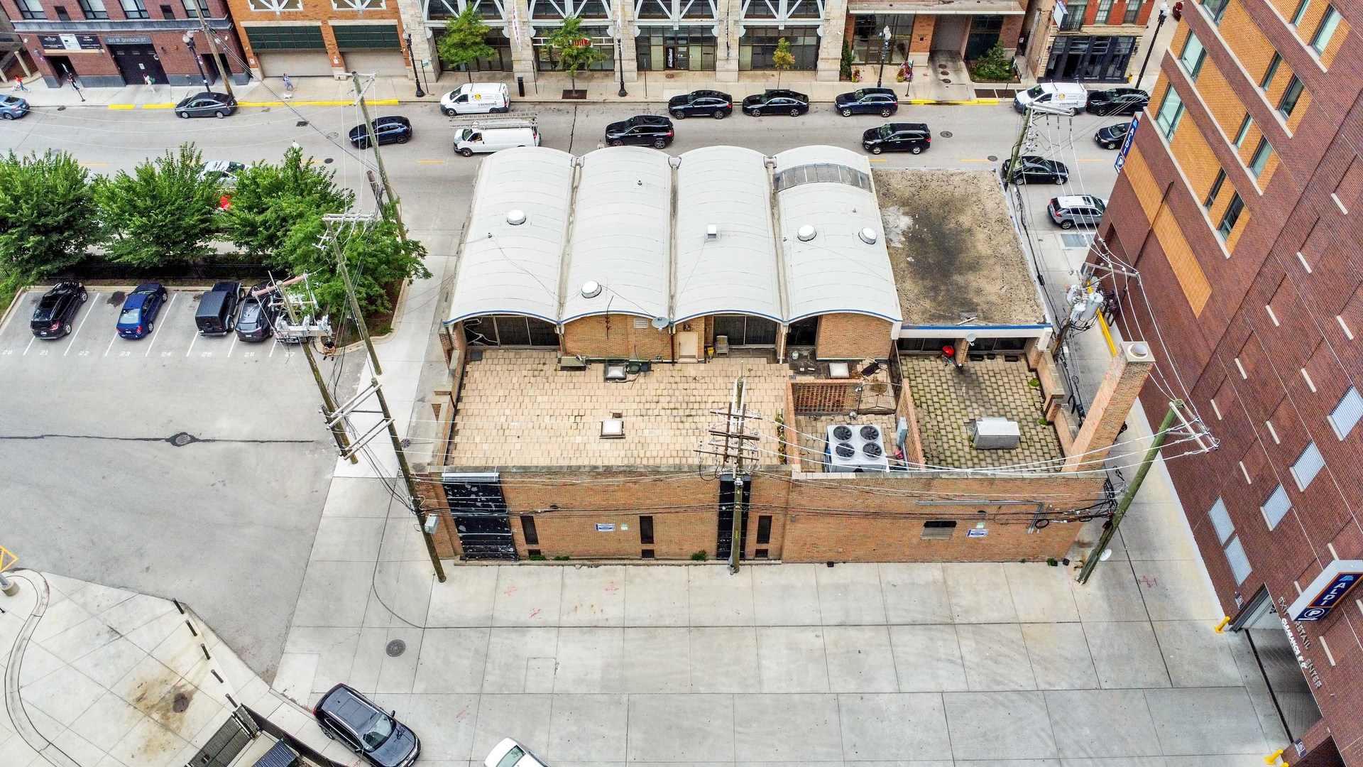 225 West Division Street Chicago, IL 60610 - Photo 9 of 13 an aerial view of residential houses with outdoor space