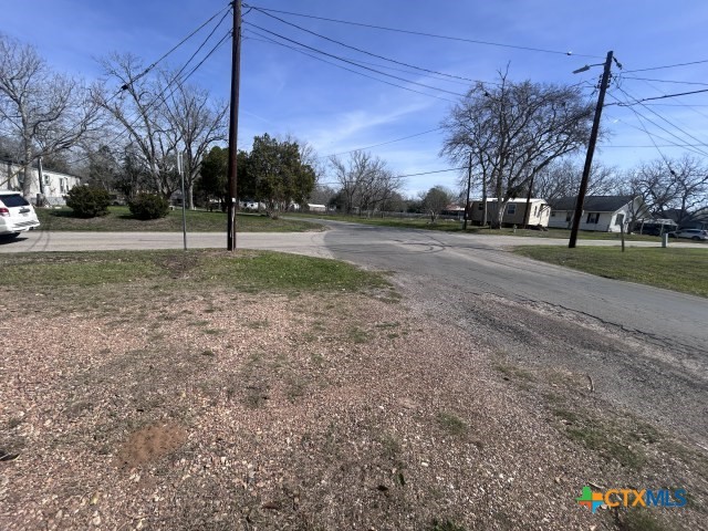 902 Simpson Street Yoakum, TX 77995 - Photo 4 of 11