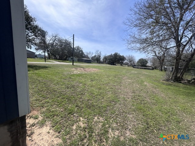 902 Simpson Street Yoakum, TX 77995 - Photo 5 of 11