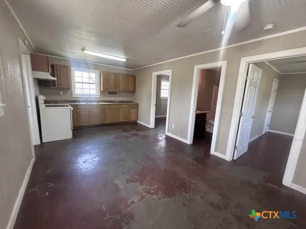 $99,900 | 902 Simpson Street, Yoakum, TX 77995