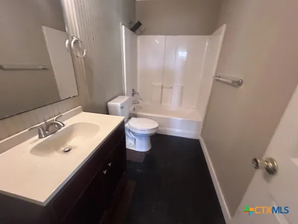 $99,900 | 902 Simpson Street, Yoakum, TX 77995