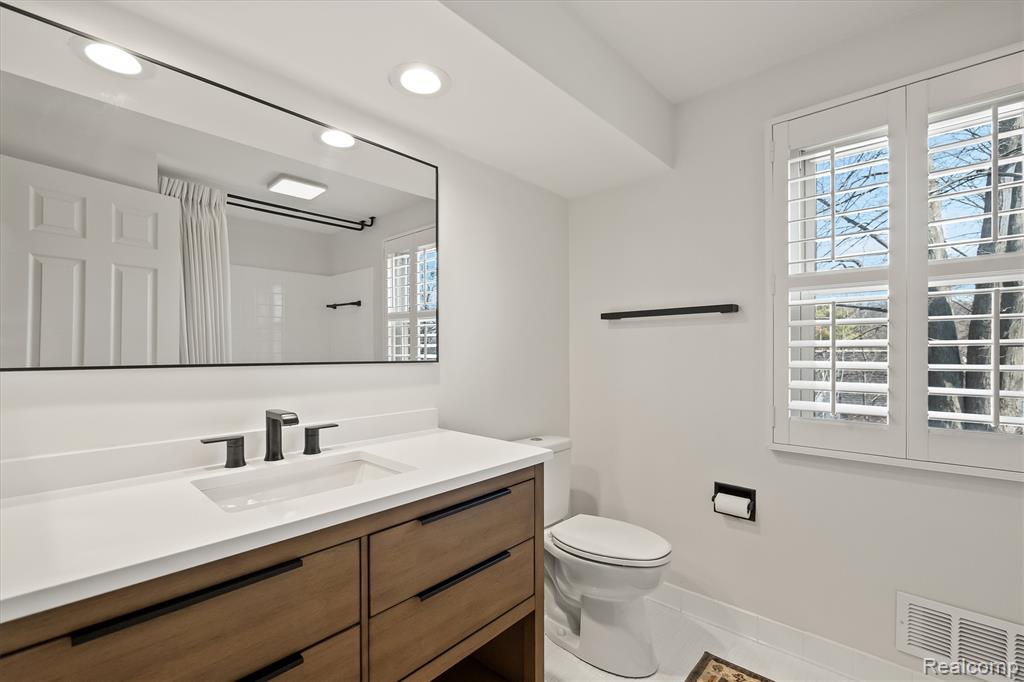 1132 Hemlock Drive Rochester, MI 48307 - Photo 33 of 49 Gallery Image 33