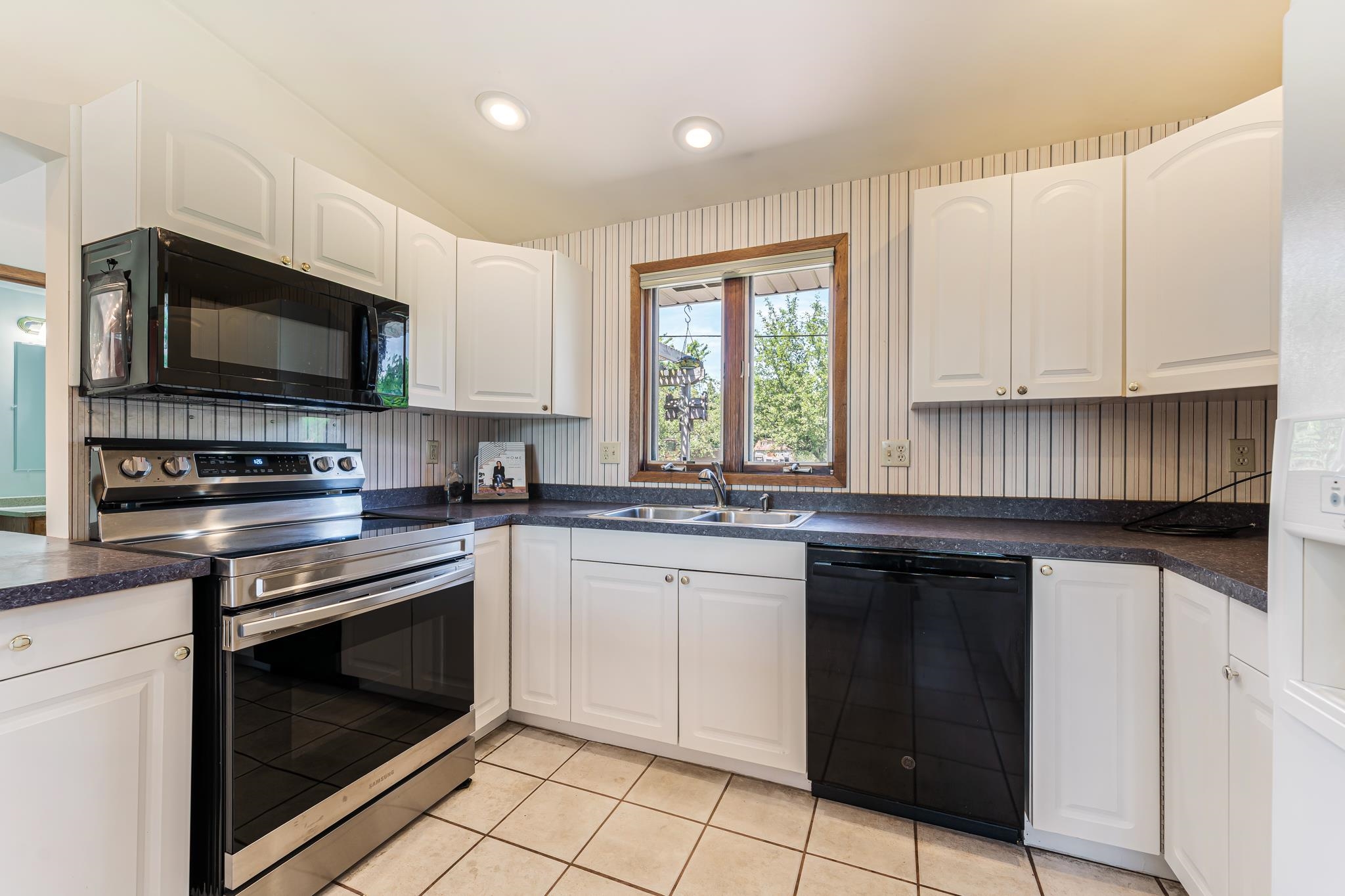3600 East Newberry Street Appleton, WI 54915 - Photo 2 of 37