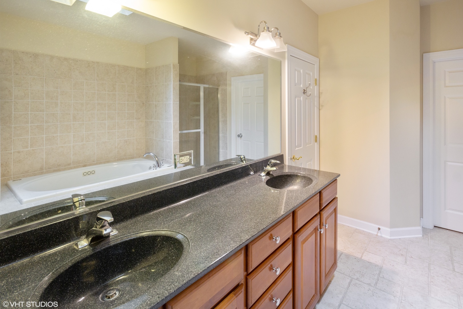 38 Long Cove Drive Lemont, IL 60439 - Photo 13 of 24 a bathroom with a granite countertop sink a large mirror and a bathtub