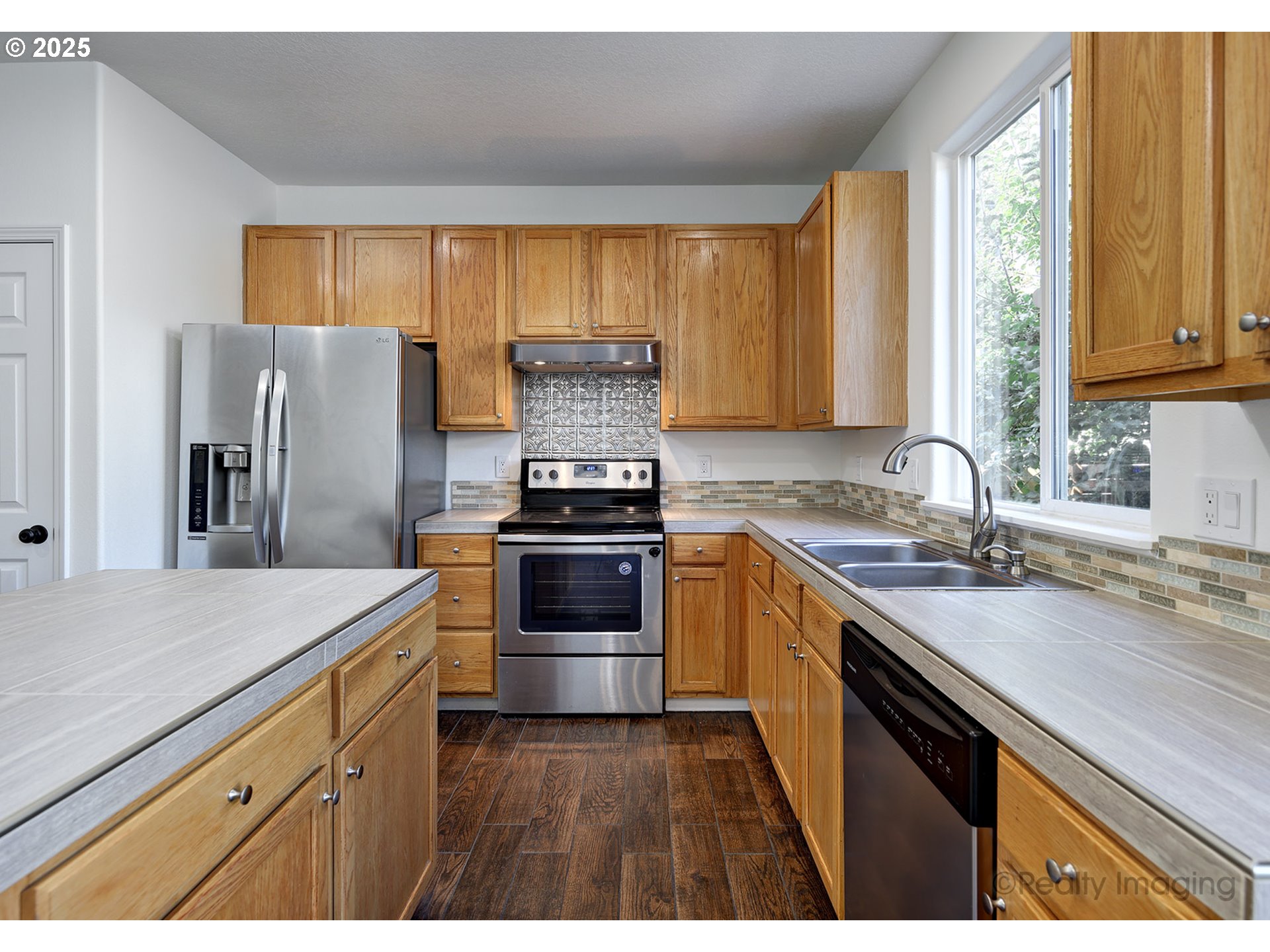 17893 Southwest Wakem Street Beaverton, OR 97003 - Photo 6 of 16 a kitchen with a sink stove and refrigerator