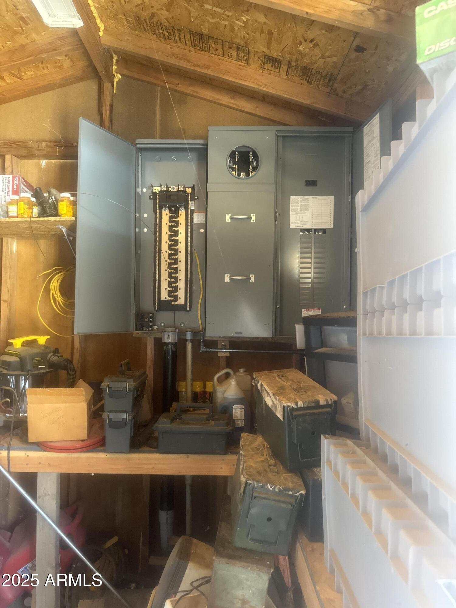 98 Copper Canyon Ranch Road Globe, AZ 85501 - Photo 18 of 20 a bathroom with a tub sink and mirror