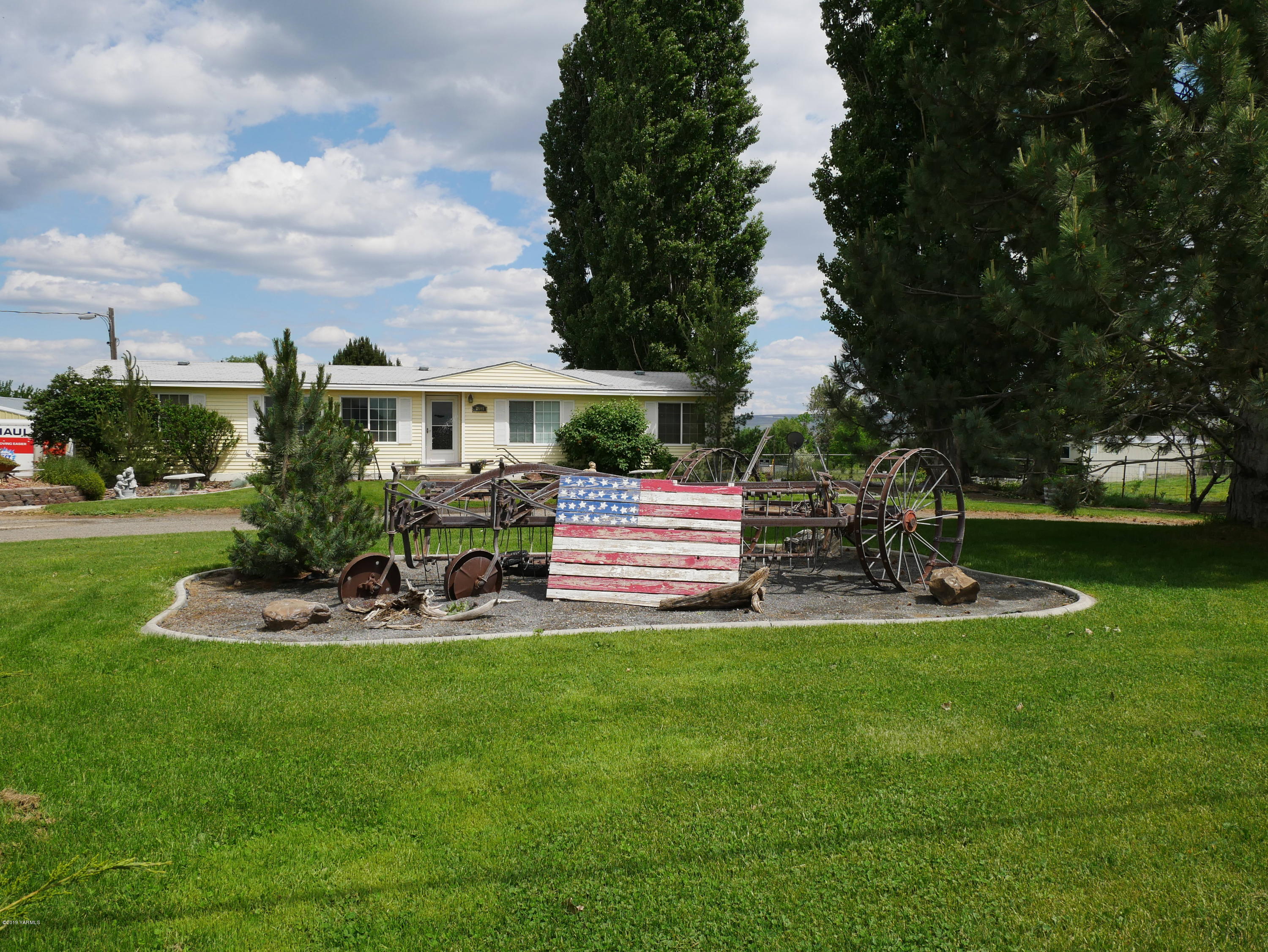 1001 Albro Road North Prosser, WA 99350 - Photo 1 of 19 a view of a chair and table of the garden