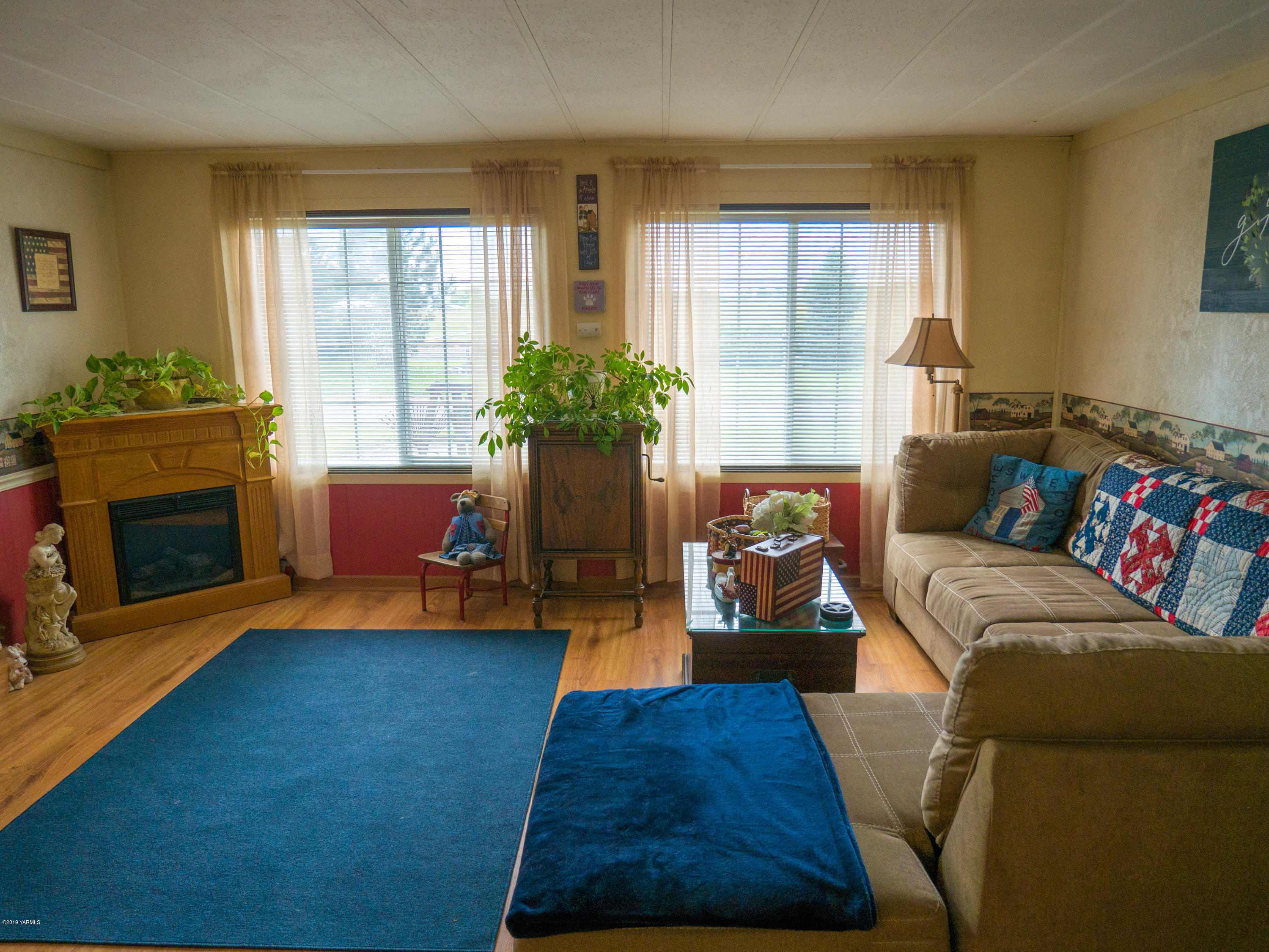 1001 Albro Road North Prosser, WA 99350 - Photo 14 of 19 a living room with furniture and a fireplace