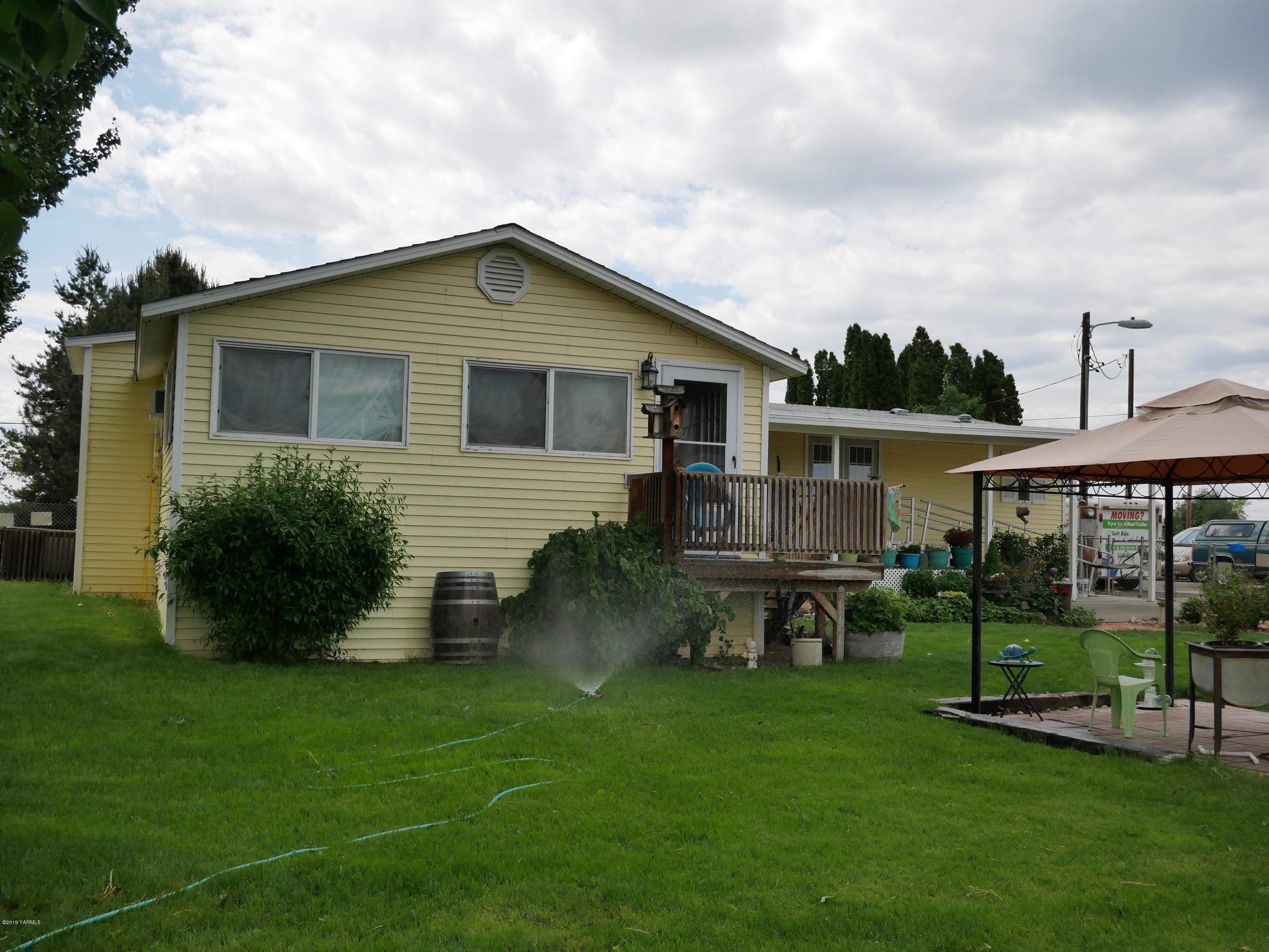 1001 Albro Road North Prosser, WA 99350 - Photo 4 of 19 a view of a house with a yard