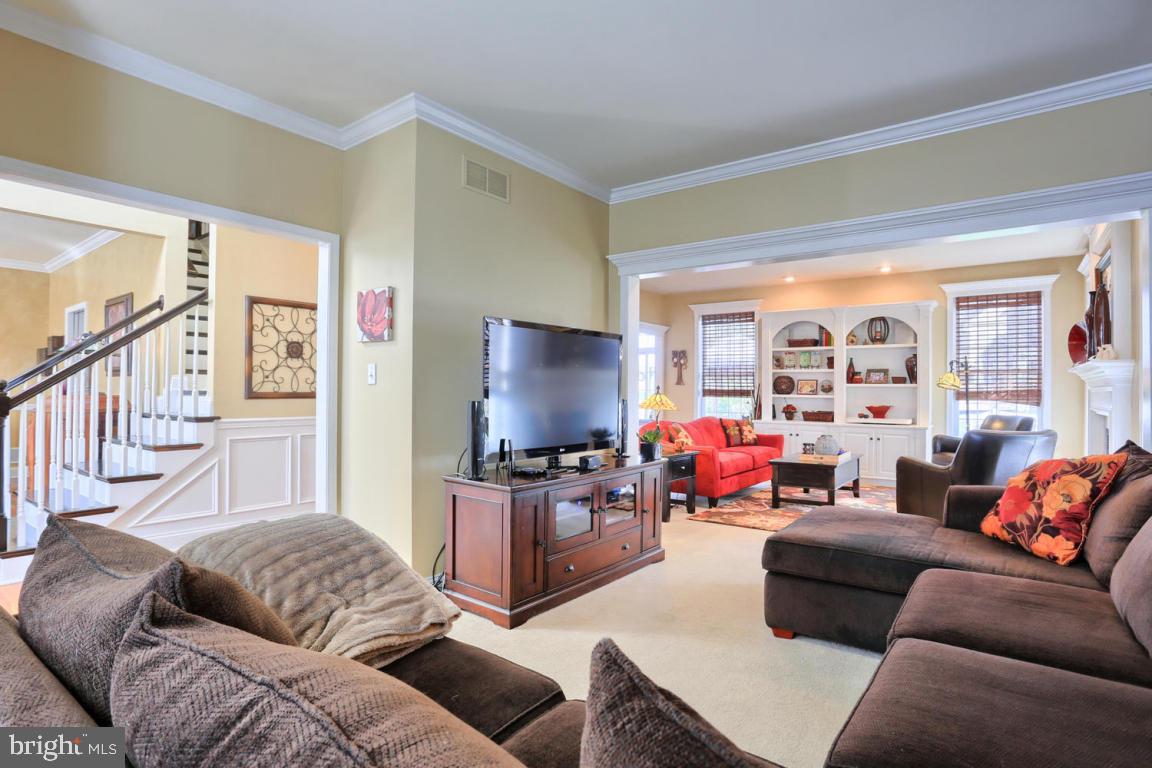 305 Bloomfield Drive Lititz, PA 17543 - Photo 4 of 30 Gallery Image 4