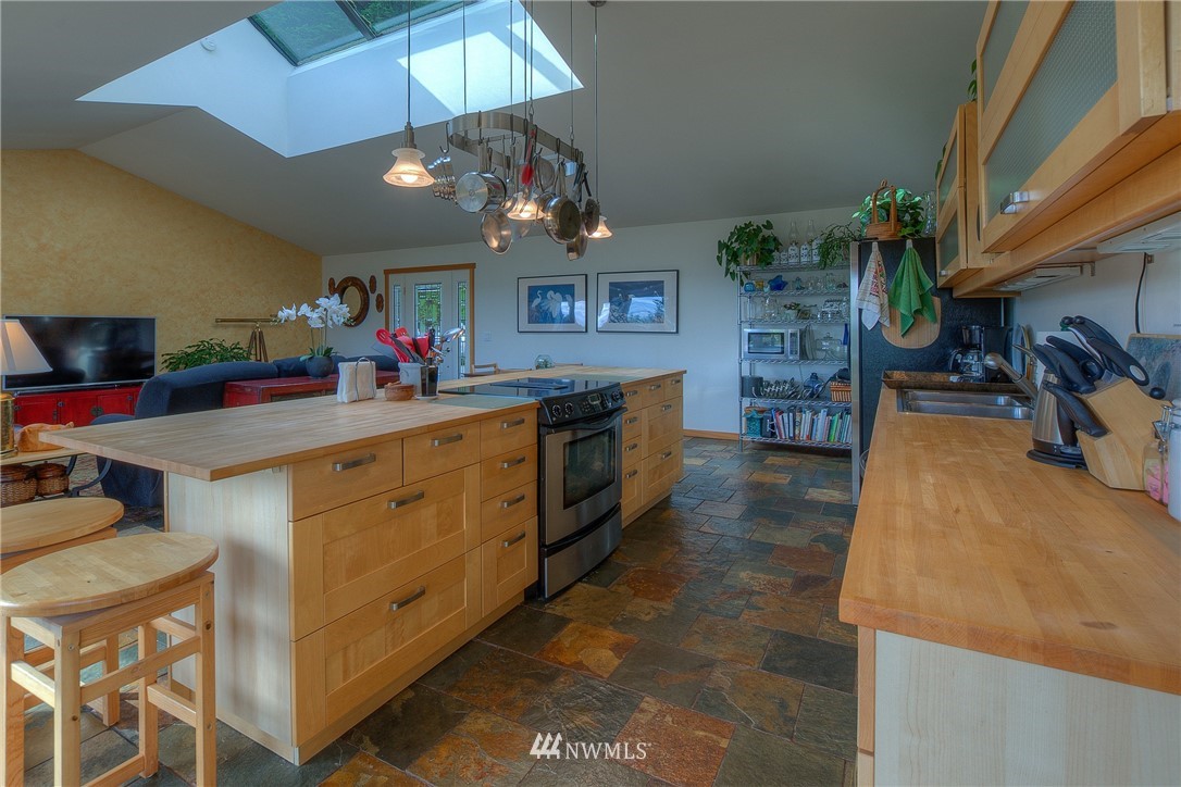 1784 Raccoon Point Road Orcas Island, WA 98245 - Photo 11 of 34 Gallery Image 11