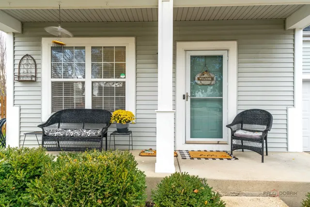 $399,000 | 908 South Arlington Drive, Round Lake, IL 60073