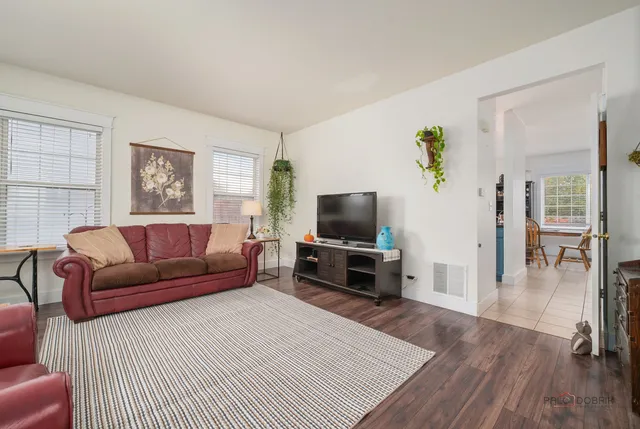 $399,000 | 908 South Arlington Drive, Round Lake, IL 60073