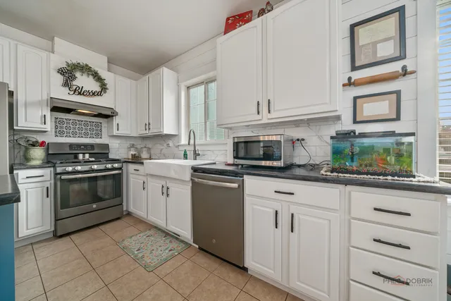 $399,000 | 908 South Arlington Drive, Round Lake, IL 60073